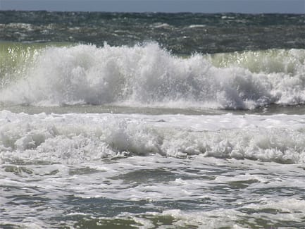 Waves crashing 